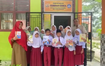 Apical Group Hibahkan Buku Bacaan Dua Perpustakaan Di Pemko Dumai